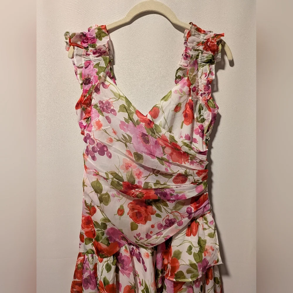NWT Abercrombie & Fitch White Floral Strawberry Ruffle Flowy Dress Size Medium